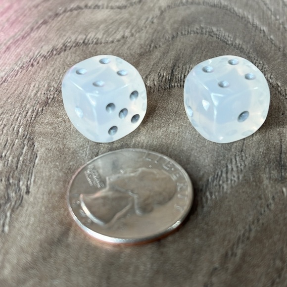 Monopoly Revolution 2010 Replacement Pieces Tokens/Movers Lot Of 6 Plus 2 Dice - Picture 6 of 7